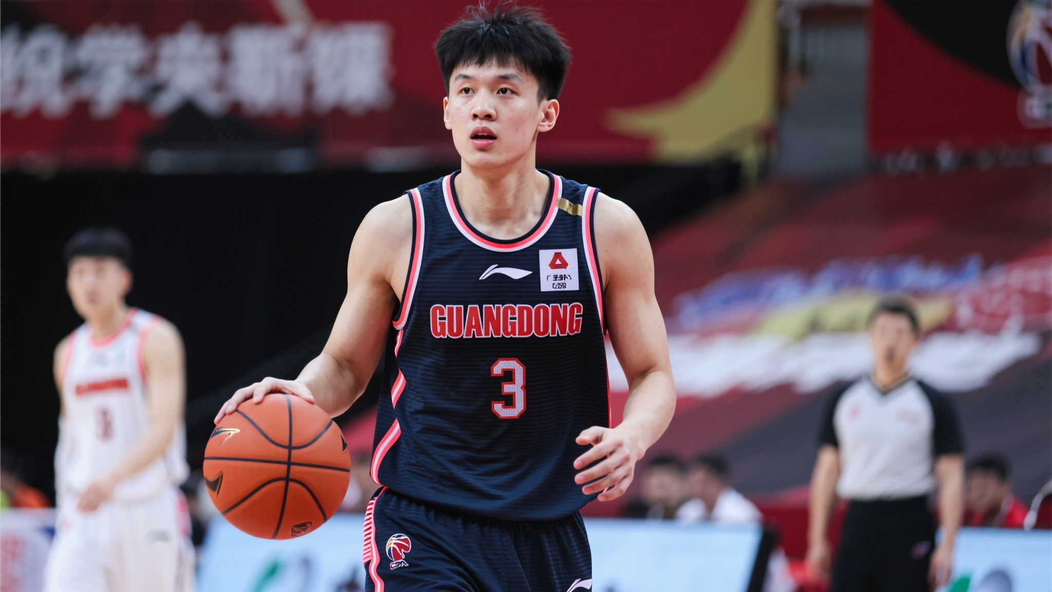 北控欲拿徐杰换陈国豪,广东态度强硬,谈判无果 在此次传闻中的核心人物是年轻小将徐杰。作为国内极具