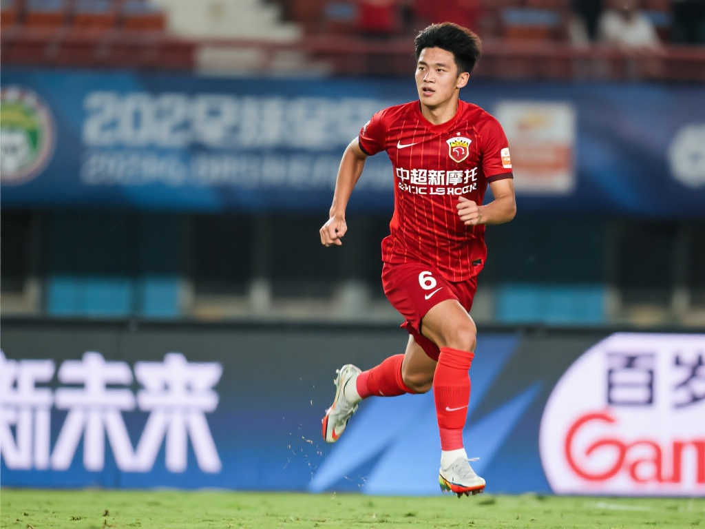 3万球迷惊叹！海港新星1V4破门，中超新摩托震撼全场